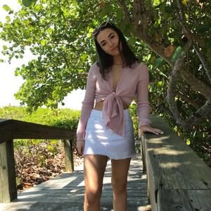 Meet your Posher, Caitlin